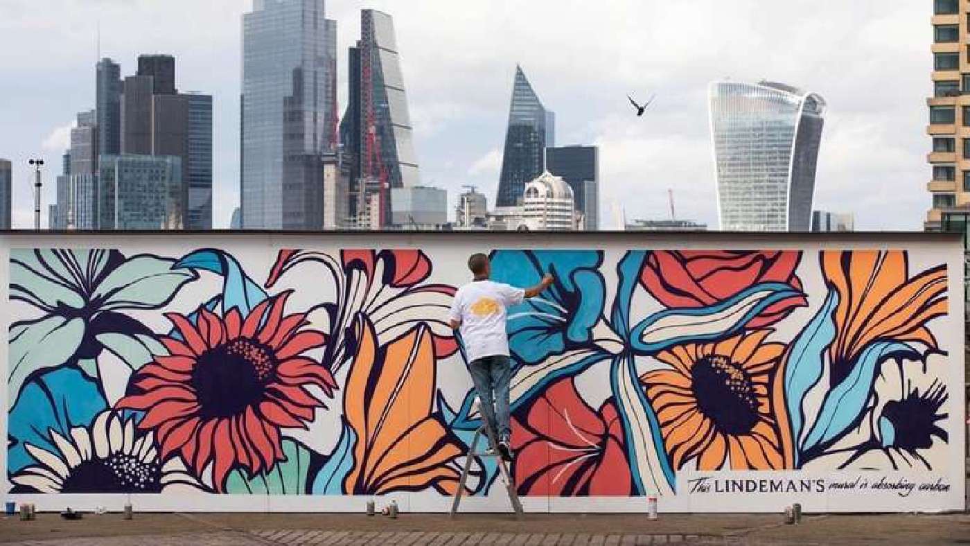 New graffiti in the UK absorb carbon dioxide from the air