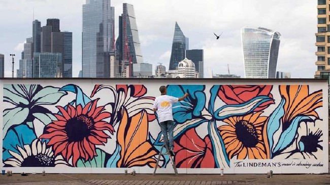 New graffiti in the UK absorb carbon dioxide from the air