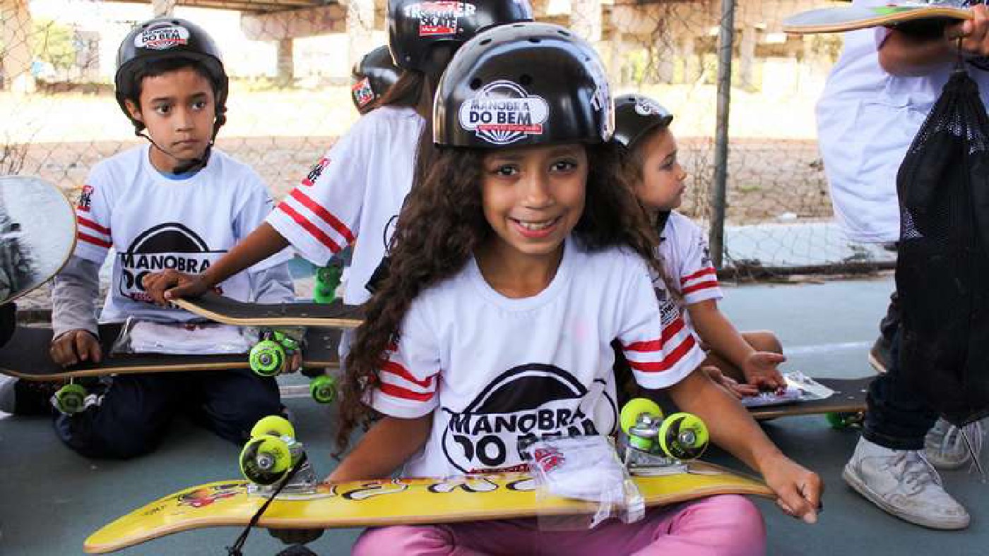 Free skateboard lessons to fight crime and violence